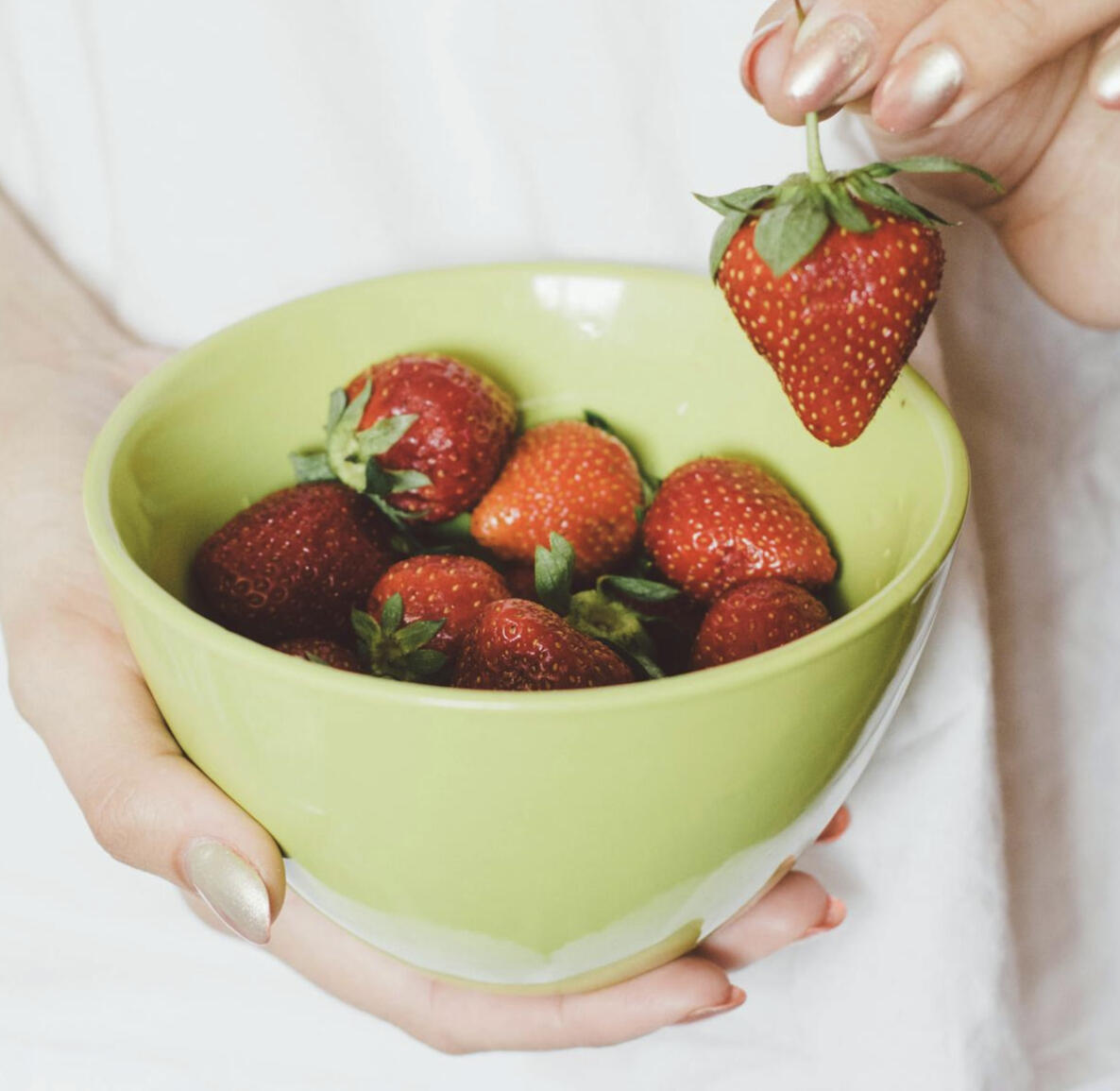 Photo by Kristina Paukshtite: https://www.pexels.com/photo/strawberries-on-green-bowl-701798/